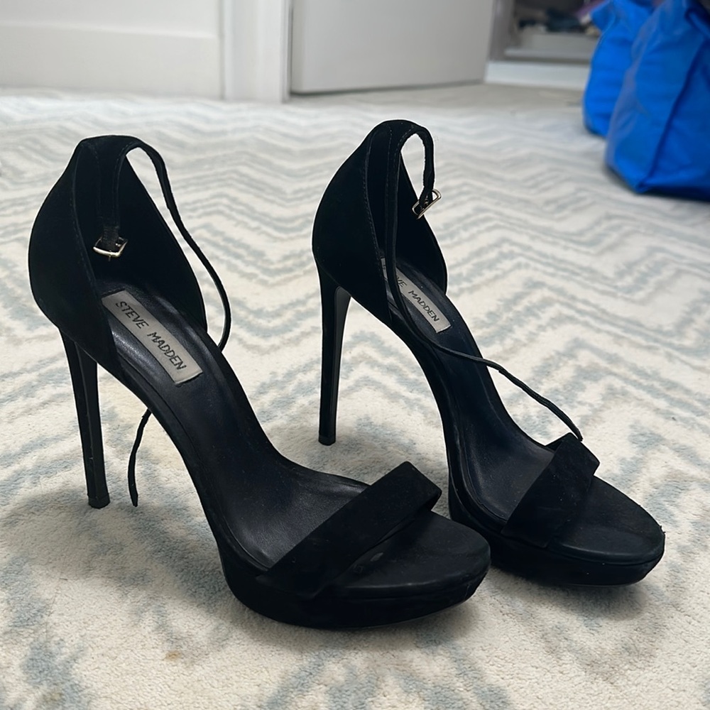 Black strappy Steve Madden Heels